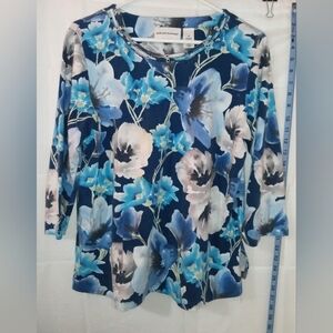 Alfred Dunner Women’s Medium Blue Floral 3/4 Sleeve Blouse Top Embellished Neck